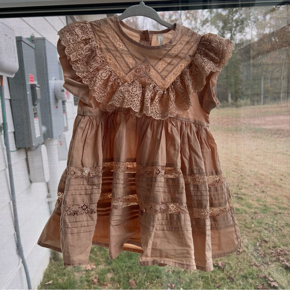 Beautiful dusty peach noralee dress with lace detailing
